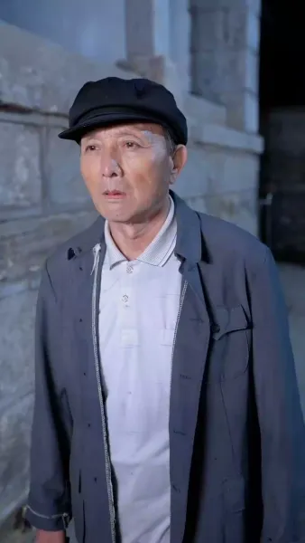 คุณหนูไฮโซ ในหมู่บ้านยากไร้