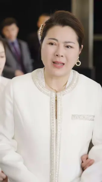 เมียซีอีโอ คุมออฟฟิศ