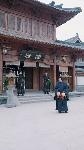 อดีตสามีผู้ตายไปแล้วกลับมาชิงสมบัติ