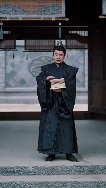 อดีตสามีผู้ตายไปแล้วกลับมาชิงสมบัติ