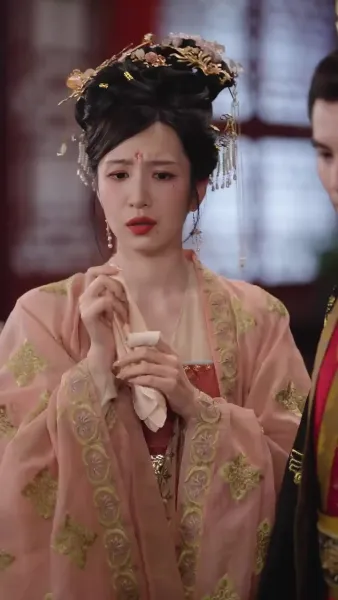 พระมเหสีอ้วนป่วนวัง