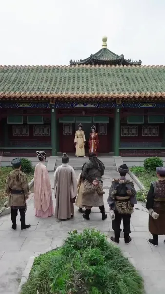 พระมเหสีอ้วนป่วนวัง