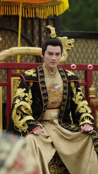 พระมเหสีอ้วนป่วนวัง