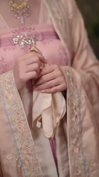 พระมเหสีอ้วนป่วนวัง