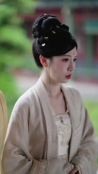 พระมเหสีอ้วนป่วนวัง