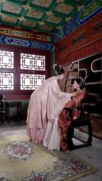 พระมเหสีอ้วนป่วนวัง