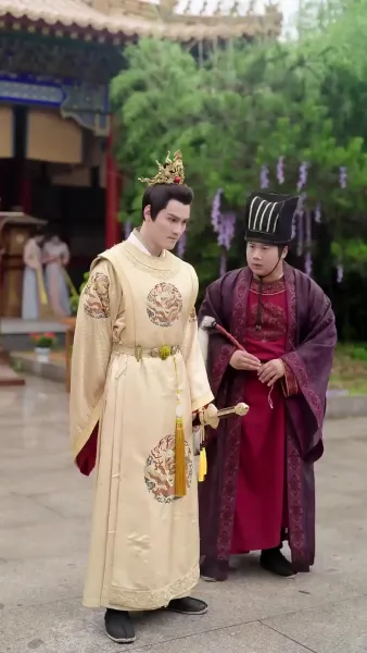 พระมเหสีอ้วนป่วนวัง