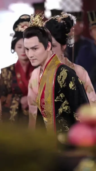 พระมเหสีอ้วนป่วนวัง