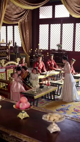 พระมเหสีอ้วนป่วนวัง