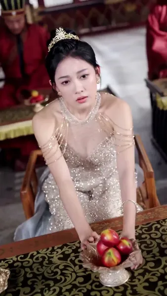 พระมเหสีอ้วนป่วนวัง