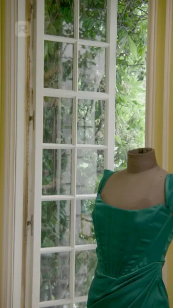 นั่งลงและถ่อมตัว