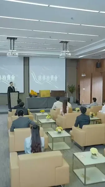 สาวยากจนค้นพบพ่อเศรษฐีพันล้าน