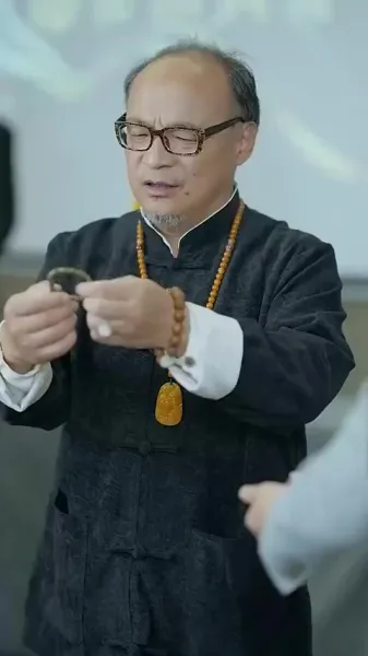 สาวยากจนค้นพบพ่อเศรษฐีพันล้าน