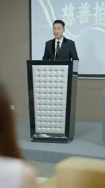 สาวยากจนค้นพบพ่อเศรษฐีพันล้าน