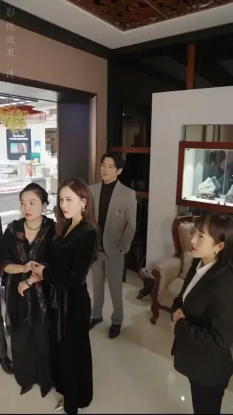  ลูกสาวมหาเศรษฐีเปิดตัวไม่ได้แล้ว