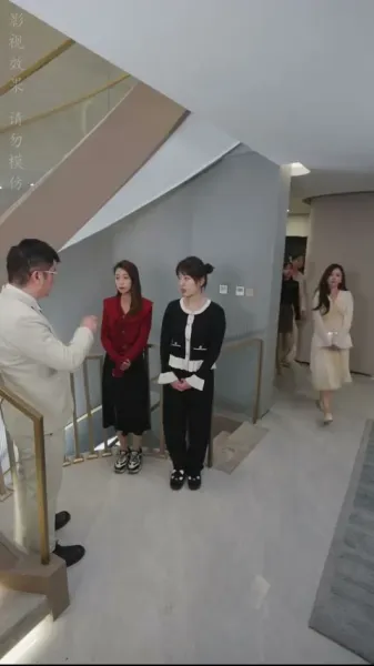  ลูกสาวมหาเศรษฐีเปิดตัวไม่ได้แล้ว