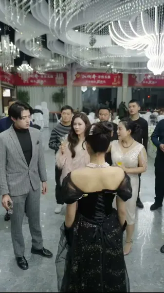  ลูกสาวมหาเศรษฐีเปิดตัวไม่ได้แล้ว