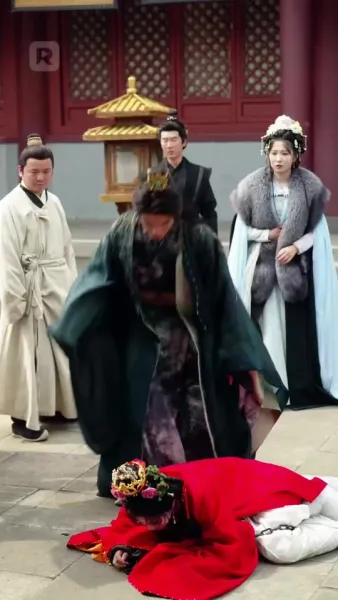 เกิดใหม่ ใต้แสงจันทร์ที่มืดมิด