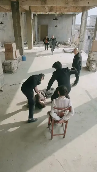 เมืองมังกร : เสือซ่อนเร้นและมังกรแฝงตัว