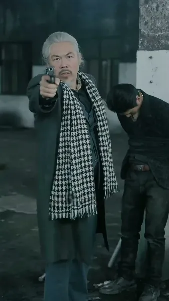 เมืองมังกร : เสือซ่อนเร้นและมังกรแฝงตัว