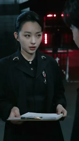 เมืองมังกร : เสือซ่อนเร้นและมังกรแฝงตัว