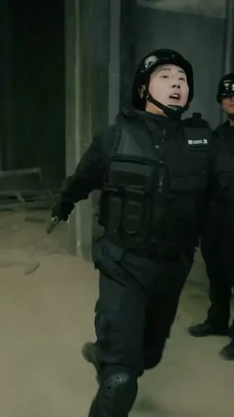 เมืองมังกร : เสือซ่อนเร้นและมังกรแฝงตัว