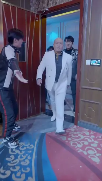 เมืองมังกร : เสือซ่อนเร้นและมังกรแฝงตัว