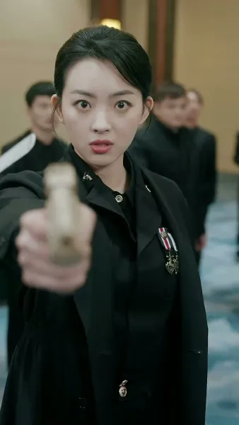 เมืองมังกร : เสือซ่อนเร้นและมังกรแฝงตัว