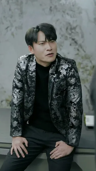 เมืองมังกร : เสือซ่อนเร้นและมังกรแฝงตัว