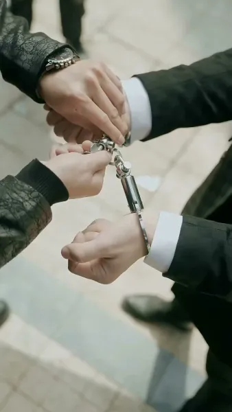 เมืองมังกร : เสือซ่อนเร้นและมังกรแฝงตัว