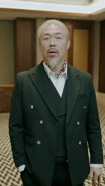 เมืองมังกร : เสือซ่อนเร้นและมังกรแฝงตัว