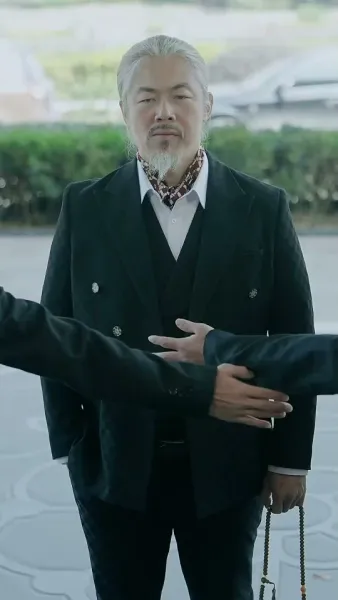 เมืองมังกร : เสือซ่อนเร้นและมังกรแฝงตัว