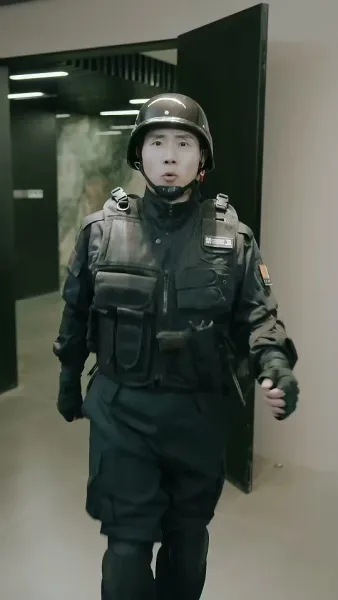 เมืองมังกร : เสือซ่อนเร้นและมังกรแฝงตัว