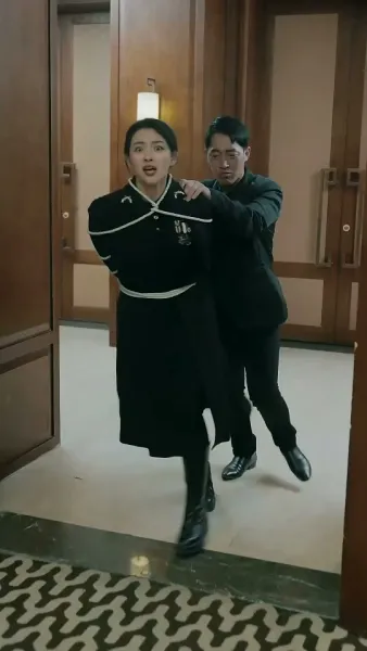 เมืองมังกร : เสือซ่อนเร้นและมังกรแฝงตัว