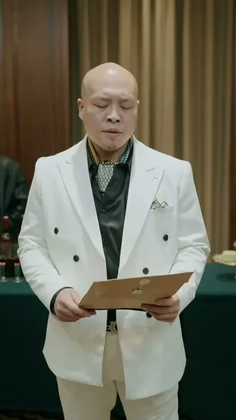 เมืองมังกร : เสือซ่อนเร้นและมังกรแฝงตัว