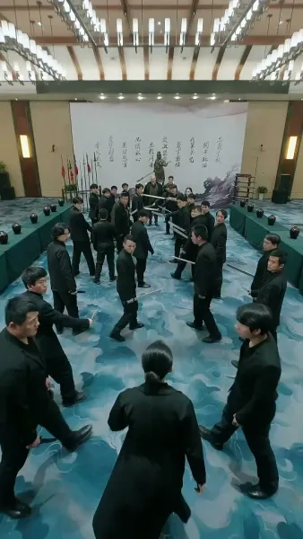 เมืองมังกร : เสือซ่อนเร้นและมังกรแฝงตัว