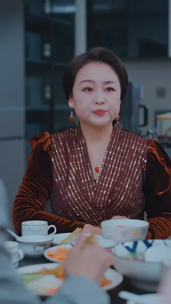 รักอยู่ใกล้แค่เอื้อม