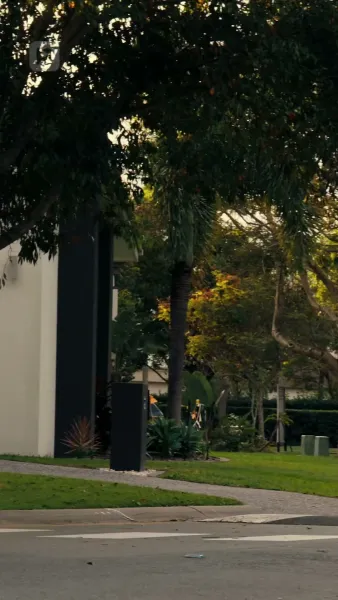 กองหลังข้างบ้าน