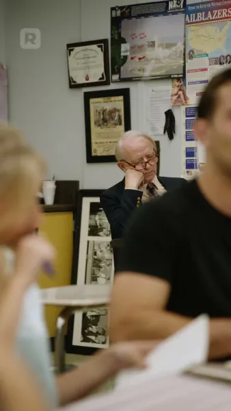 กองหลังข้างบ้าน