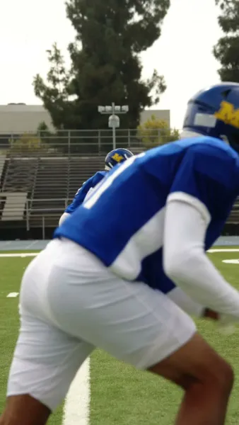 กองหลังข้างบ้าน