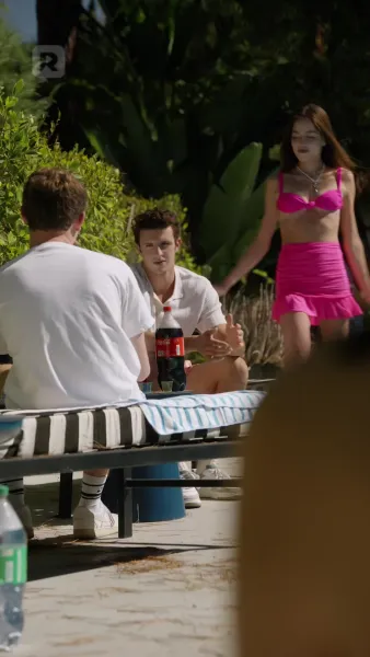 กองหลังข้างบ้าน