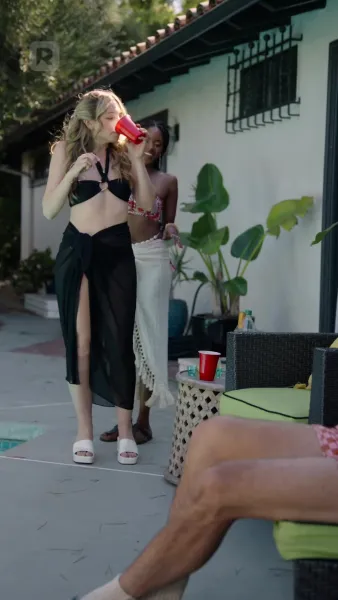 กองหลังข้างบ้าน