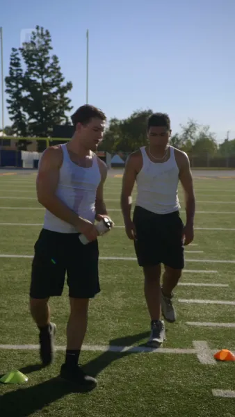 กองหลังข้างบ้าน