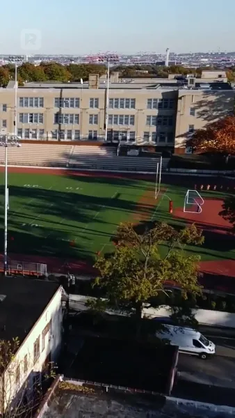 กองหลังข้างบ้าน