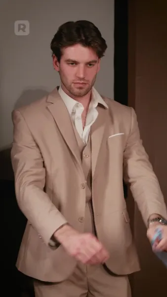 รักนอกสนาม