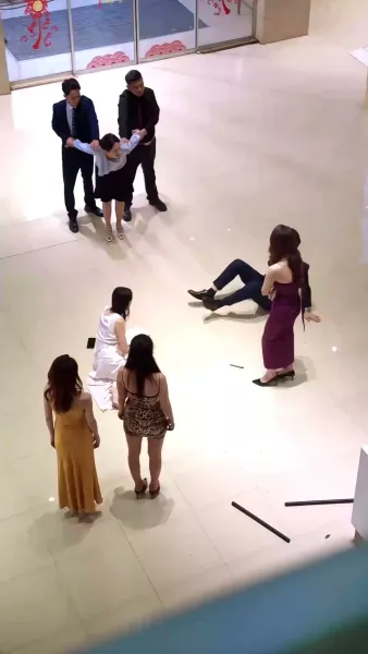 ของขวัญวันทรยศ