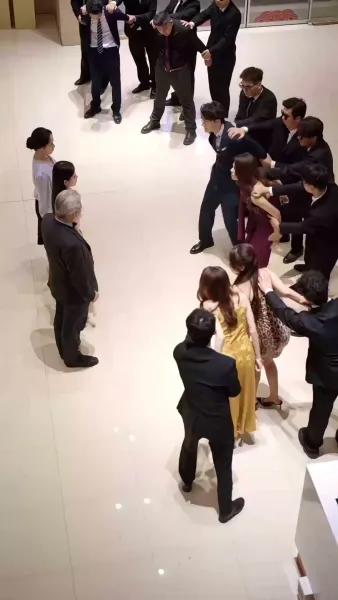 ของขวัญวันทรยศ