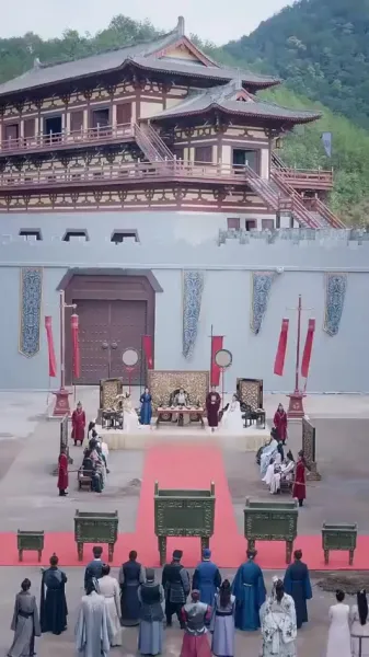 จักรพรรดิเทพนิรันดร์