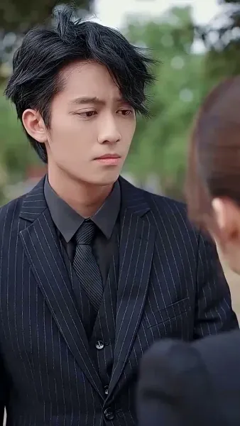 ชื่อละครสั้น: 'การแข่งขันแห่งการแก้แค้นของประธานเจ้าหน้าที่'