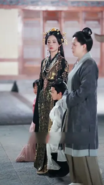 [พากย์ไทย] บุปผาใต้เงาบัลลังก์